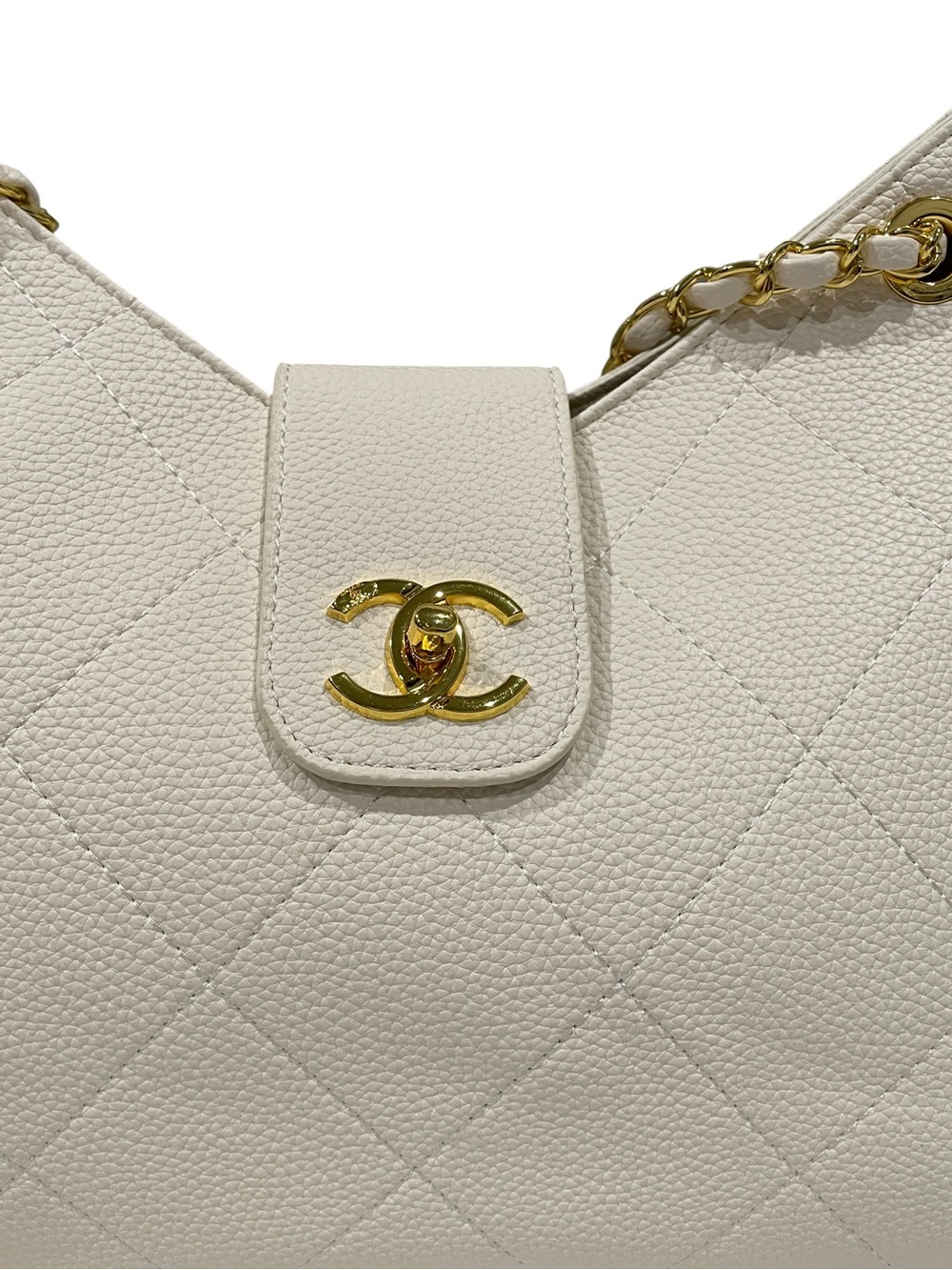 🤍Women’s White Quilted Tote Bag 🤍✨ - Picture 5 of 11
